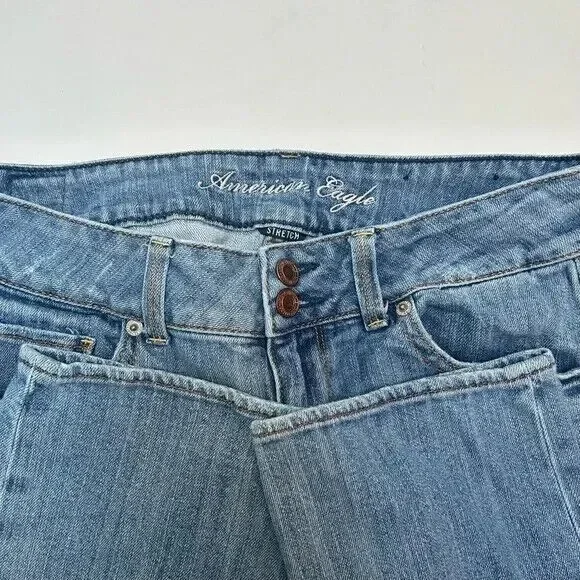 American Eagle Stretch Artist Crop Light Wash Distressed Jeans size 8 - Picture 3 of 5